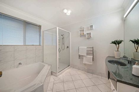 Photo of property in 20 Byblos Place, The Gardens, Auckland, 2105
