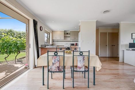 Photo of property in 17 Aitkenhead Court, Parakai, 0830