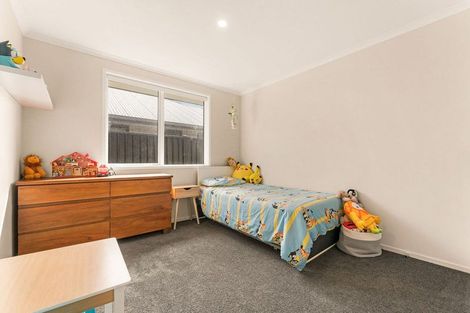 Photo of property in 27 Empire Crescent, Papamoa, 3118