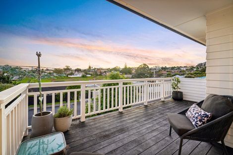 Photo of property in 70 Selwyn Crescent, Forrest Hill, Auckland, 0620