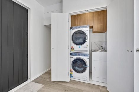 Photo of property in 9/47 Beach Road, Te Atatu Peninsula, 0610