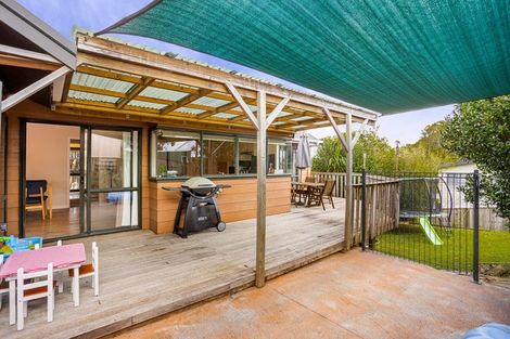 Photo of property in 11 Darcy Place, Massey, Auckland, 0614