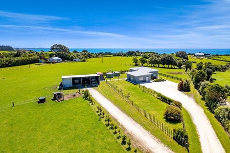 Photo of property in 43 Carrs Road, Urenui, 4377