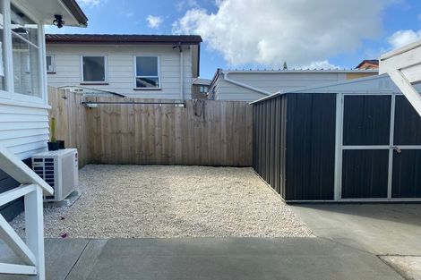 Photo of property in 18 Crosby Road, West Harbour, Auckland, 0618