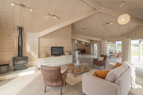 Photo of property in 102 Bond Road, Whangamata, 3620