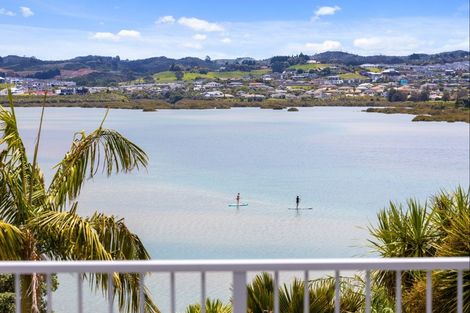Photo of property in 36 Pohutukawa Avenue, Red Beach, 0932