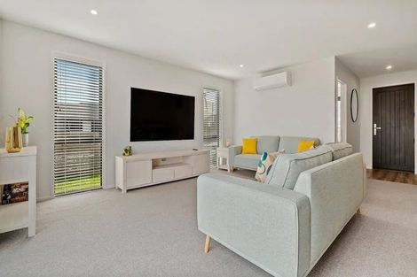 Photo of property in 1 Komata Crescent, Papamoa Beach, Papamoa, 3118