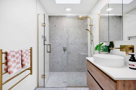 Photo of property in 12a Kauri Street, Merrilands, New Plymouth, 4312