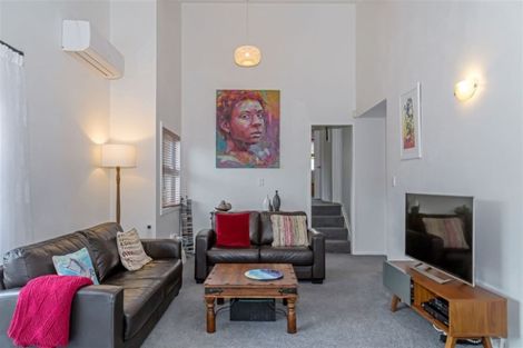 Photo of property in 31 Oteha Valley Road, Northcross, Auckland, 0632