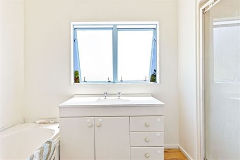 Photo of property in 111 Taikata Road, Te Atatu Peninsula, Auckland, 0610