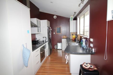 Photo of property in 10 Bayswater Place, Newlands, Wellington, 6037