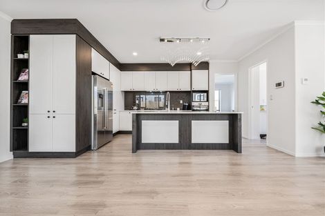 Photo of property in 11 Bunbeg Crescent, Flat Bush, Auckland, 2019