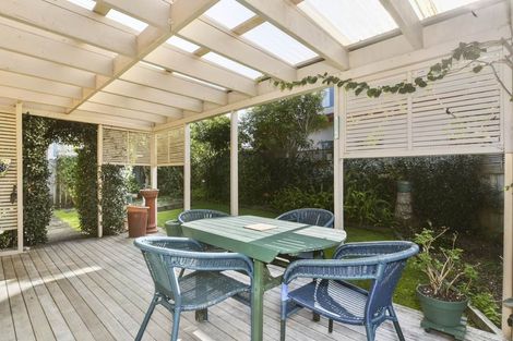 Photo of property in 35 Trotting Terrace, Fairview Heights, Auckland, 0632