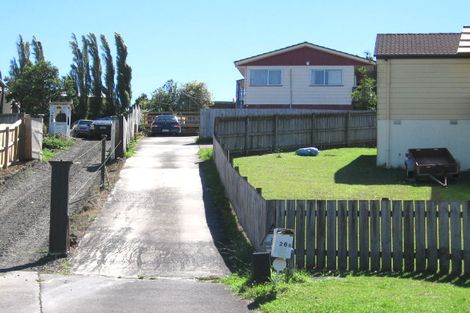 Photo of property in 1/26 Peterhouse Place, West Harbour, Auckland, 0618