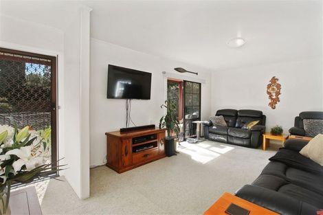 Photo of property in 9 Hosking Place, Clarks Beach, 2122