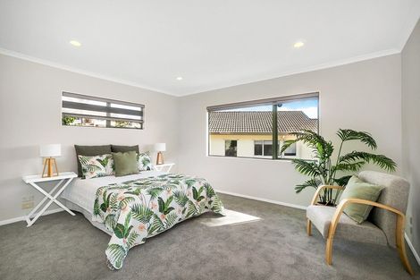 Photo of property in 4 De Havilland Drive, Goodwood Heights, Auckland, 2105