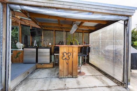 Photo of property in 1 Vogel Street, Woodville, 4920