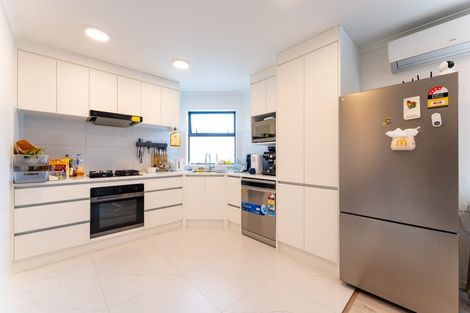 Photo of property in 9 Travis View Drive, Fairview Heights, Auckland, 0632