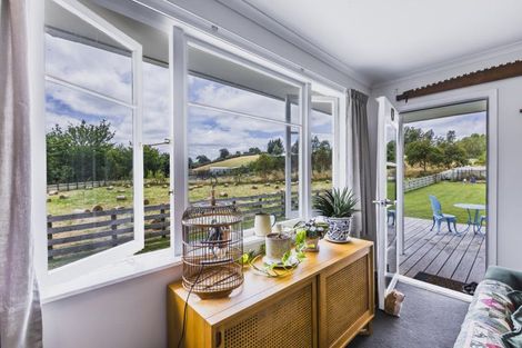 Photo of property in 18 Tiffen Lane, Waipawa, 4210