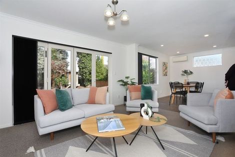 Photo of property in 12 Winston Avenue, Hokowhitu, Palmerston North, 4410