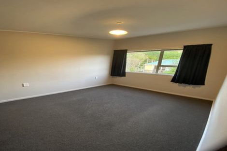 Photo of property in 21f7 Collins Avenue, Tawa, Wellington, 5028