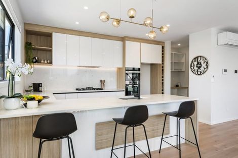 Photo of property in 43 Knights Road, Rothesay Bay, Auckland, 0630