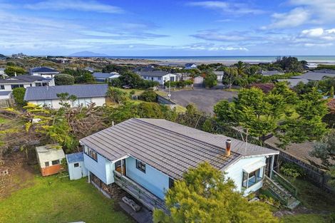 Photo of property in 8 Duncan Street, Waikawa Beach, Manakau, 5573