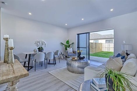 Photo of property in 17a Waka Ama Road, Karaka, 2113