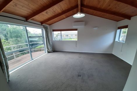 Photo of property in 14 La Roche Place, Northcote, Auckland, 0627
