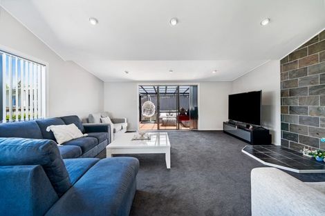 Photo of property in 92 Harrington Road, Henderson, Auckland, 0610