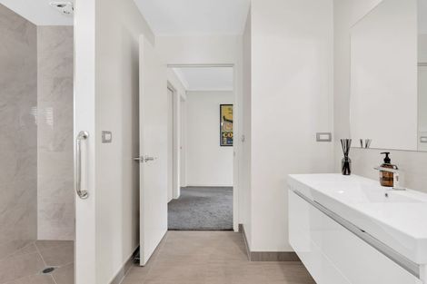 Photo of property in 9 Portofino Point, Karaka, Papakura, 2113