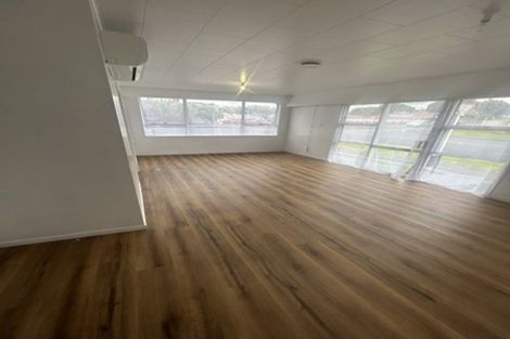 Photo of property in 17 Calvert Road, Moturoa, New Plymouth, 4310