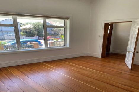 Photo of property in 17 Te Wharepouri Street, Berhampore, Wellington, 6023