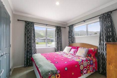 Photo of property in 10 Fraser Colman Grove, Wainuiomata, Lower Hutt, 5014