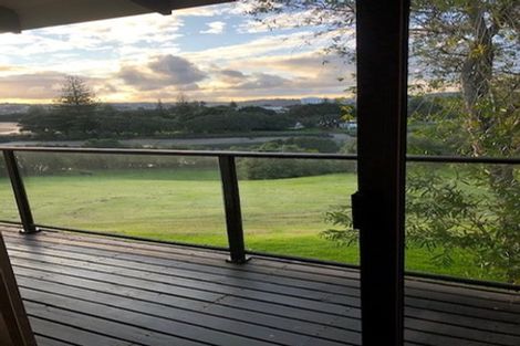 Photo of property in 45 Rosario Crescent, Red Beach, 0932