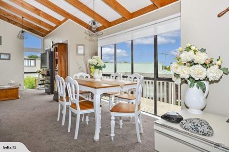 Photo of property in 10 Unsworth Drive, Unsworth Heights, Auckland, 0632