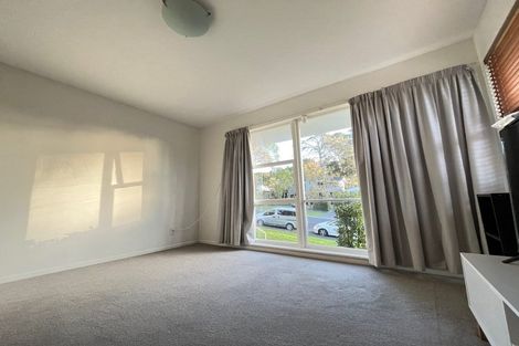 Photo of property in 50 Tamahere Drive, Glenfield, Auckland, 0629
