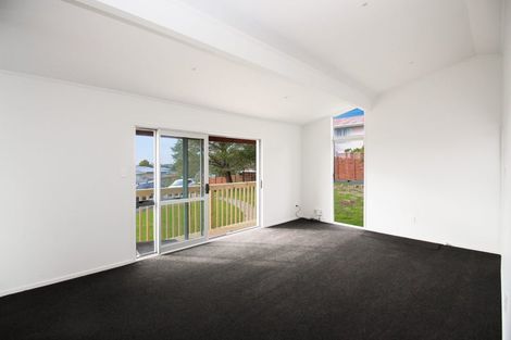 Photo of property in 16 Celeste Place, Totara Vale, Auckland, 0627
