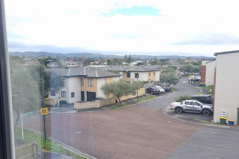 Photo of property in 11/2 Swan Hill Drive, Glen Eden, Auckland, 0602