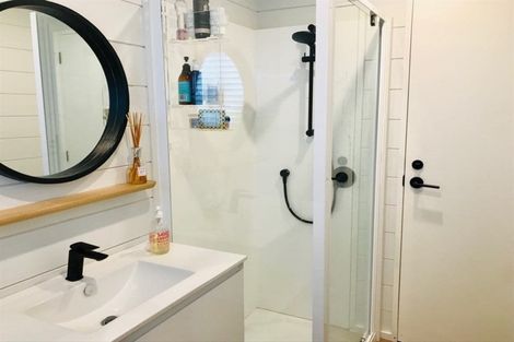 Photo of property in 2/35 Sunnynook Road, Forrest Hill, Auckland, 0620