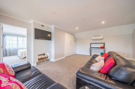 Photo of property in 29 Padnell Crescent, Paparangi, Wellington, 6037