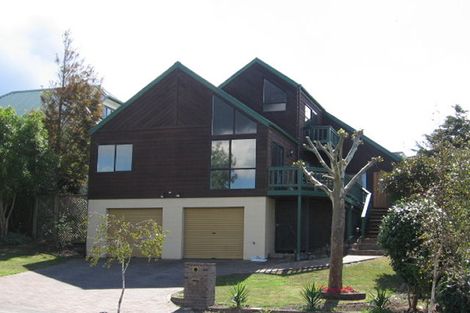Photo of property in 21 Lagoon Way, West Harbour, Auckland, 0618