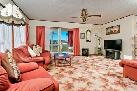 Photo of property in 137 Oaktree Avenue, Browns Bay, Auckland, 0630