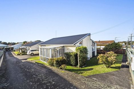 Photo of property in 2 Lemon Street, Strandon, New Plymouth, 4312