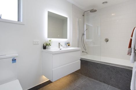 Photo of property in 4/34 Rewarewa Road, Te Atatu Peninsula, Auckland, 0610