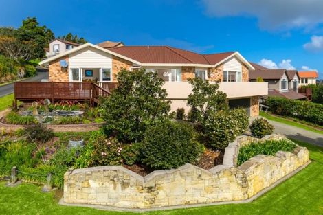 Photo of property in 2 Kittiwake Drive, Schnapper Rock, Auckland, 0632