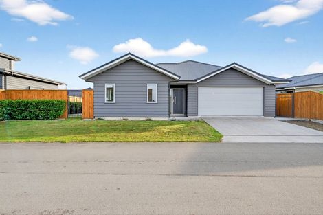 Photo of property in 3 Magnolia Lane, Kelvin Grove, Palmerston North, 4414