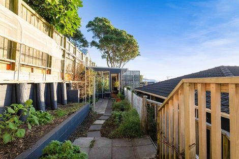 Photo of property in 94 Messenger Terrace, Oakura, 4314