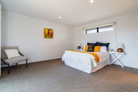 Photo of property in 20 Barbados Way, One Tree Point, 0118