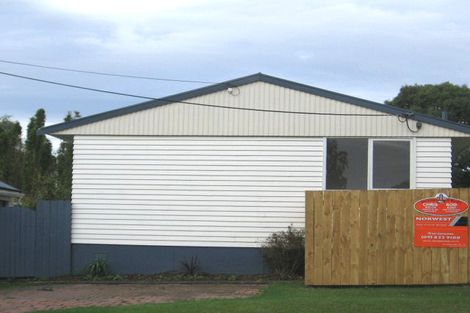 Photo of property in 9 Duncan Avenue, Te Atatu South, Auckland, 0610